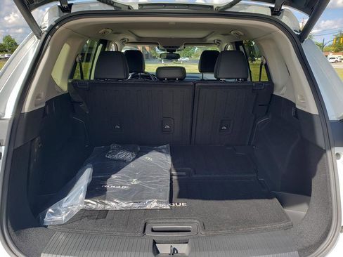 Certified 2025 Nissan Rogue Platinum w/ Tech Package image 7