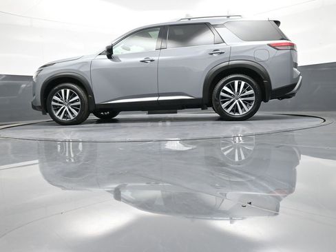 Used 2022 Nissan Pathfinder Platinum w/ Cargo Package image 35