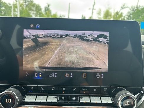 New 2026 Chevrolet Colorado ZR2 w/ Technology Package AWD/4WD image 32