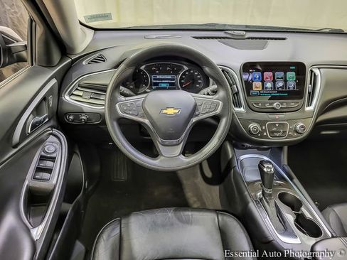 Used 2018 Chevrolet Malibu LT w/ Leather Package FWD image 13