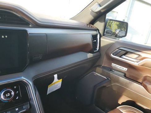 Used 2024 GMC Sierra 1500 Denali w/ Denali Reserve Package AWD/4WD image 26