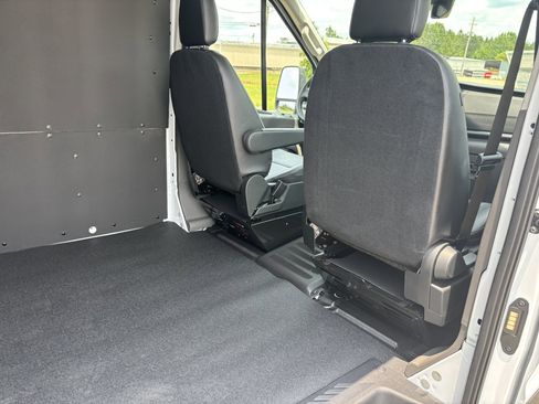 New 2025 Ford Transit 250 148 Medium Roof w/ Load Area Protection Package image 5