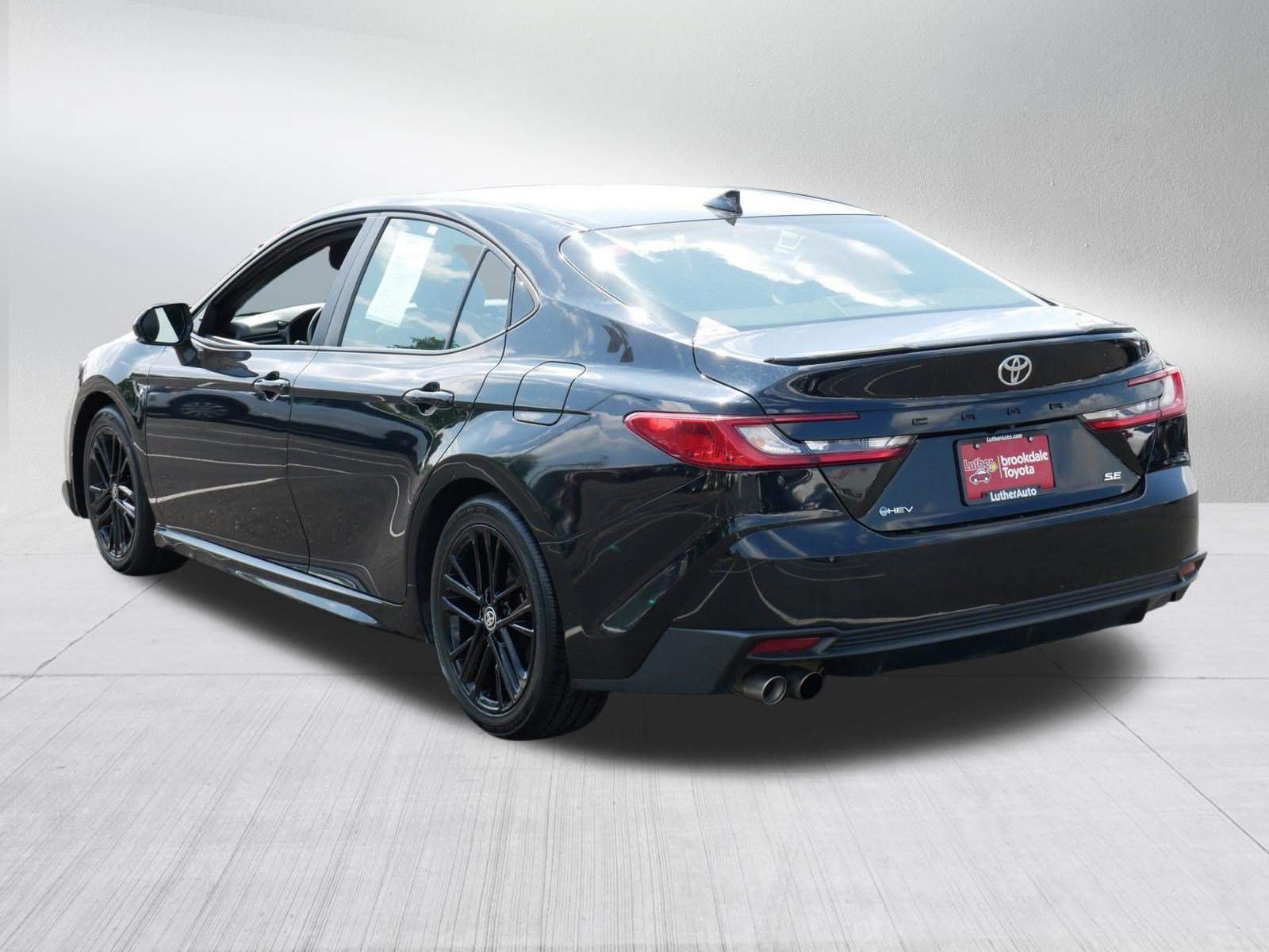 Certified 2025 Toyota Camry SE FWD image 5