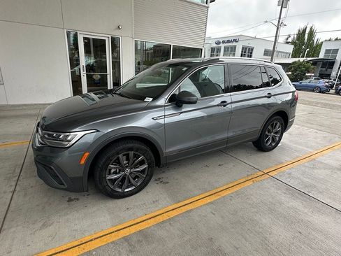 Used 2022 Volkswagen Tiguan SE AWD/4WD image 3