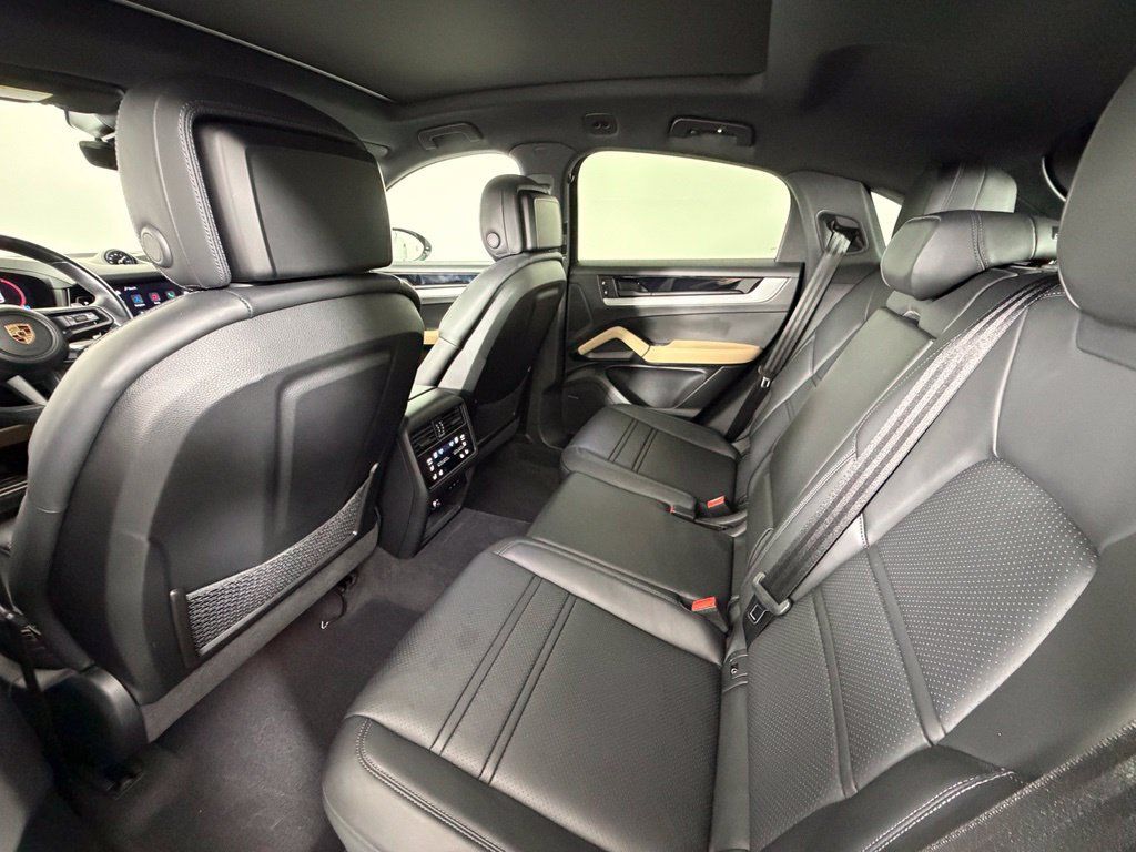Certified 2024 Porsche Cayenne S AWD/4WD image 41