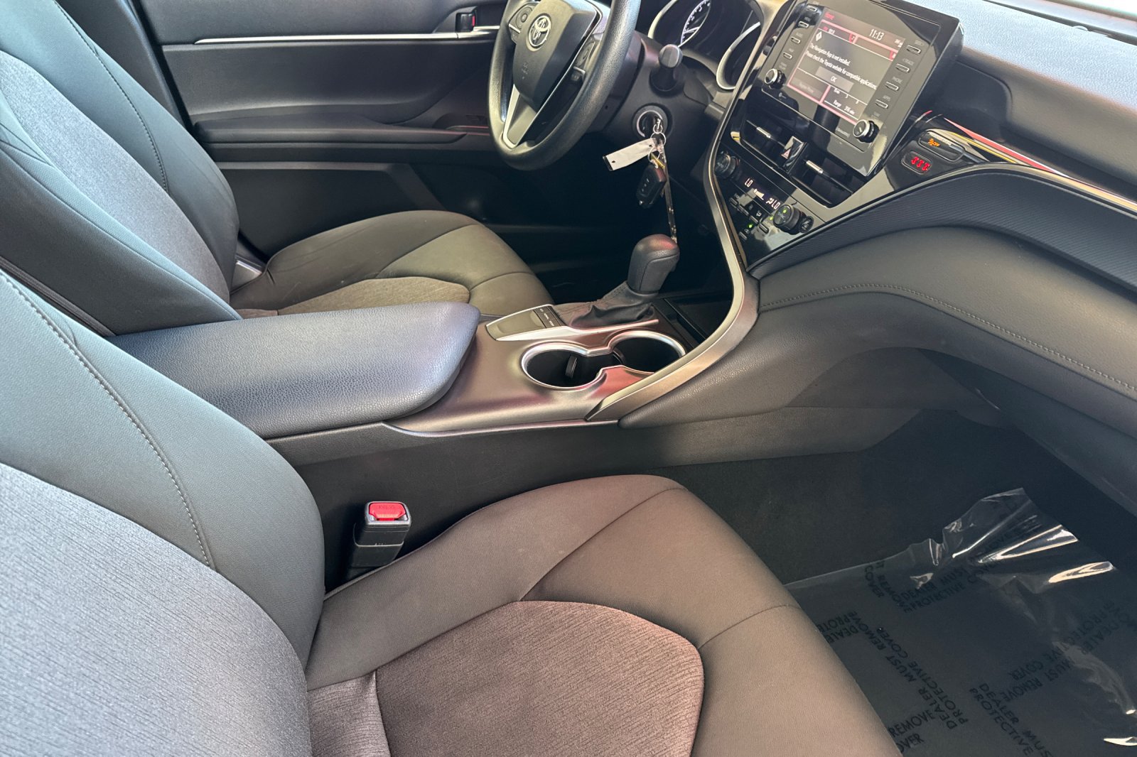 Used 2022 Toyota Camry LE w/ Carpet Mat Package (TMS) FWD image 20