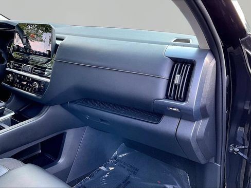 Used 2025 Nissan Pathfinder SL FWD image 21