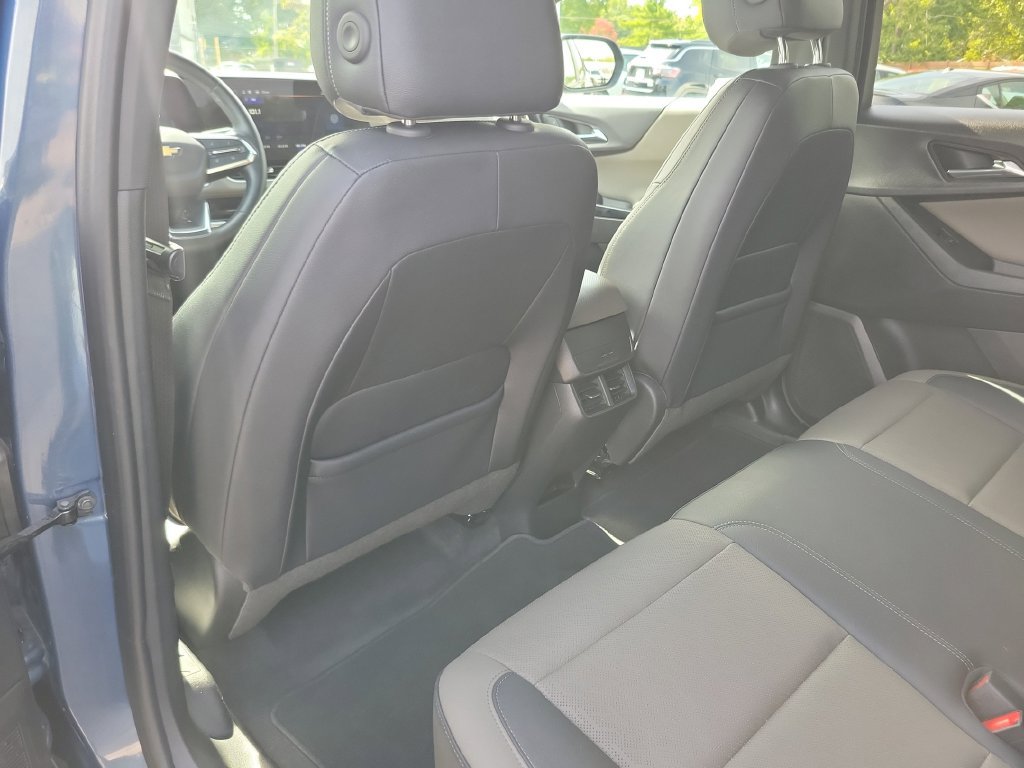 Used 2025 Chevrolet Equinox LT w/ Convenience Package II FWD image 17