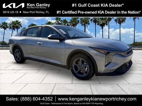New 2025 Kia K4 LXS image 1