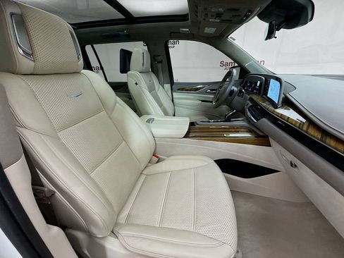 Used 2022 Cadillac Escalade ESV Sport Platinum w/ Heavy-Duty Trailer Package AWD/4WD image 35