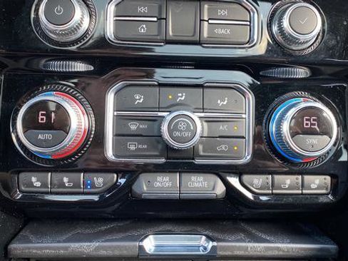 Used 2023 GMC Yukon Denali AWD/4WD image 19