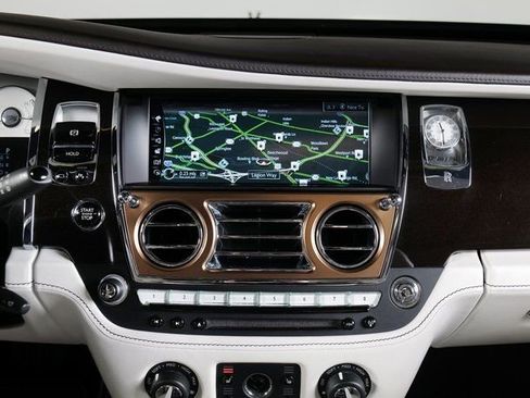 Used 2018 Rolls-Royce Dawn image 19