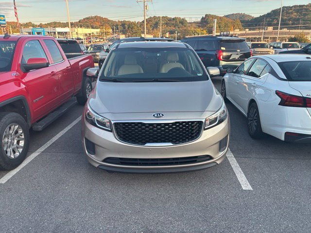 Used 2016 Kia Sedona LX w/ LX Convenience Package FWD image 3