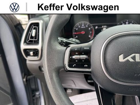 Used 2022 Kia Sorento LX FWD image 17