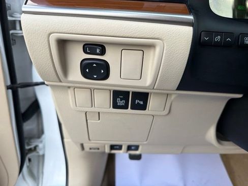 Used 2013 Lexus ES 300h w/ Luxury Pkg FWD image 21