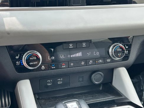 Used 2025 Mitsubishi Outlander SEL AWD/4WD image 32