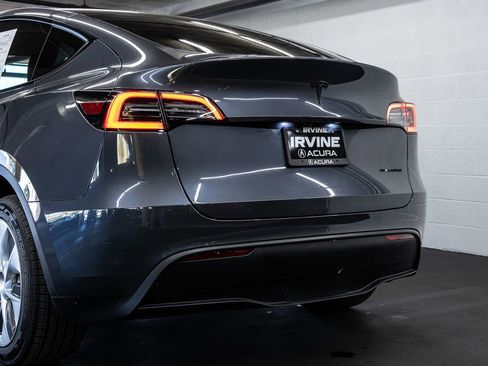 Used 2023 Tesla Model Y Long Range image 15