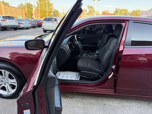 Used 2019 Dodge Charger SXT RWD image 10