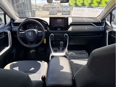 Used 2022 Toyota RAV4 LE FWD image 13