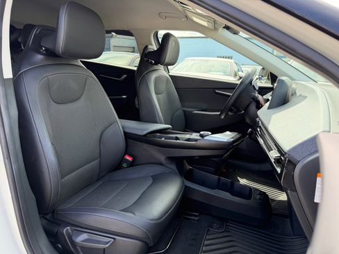 Used 2024 Kia EV6 Light AWD/4WD image 36