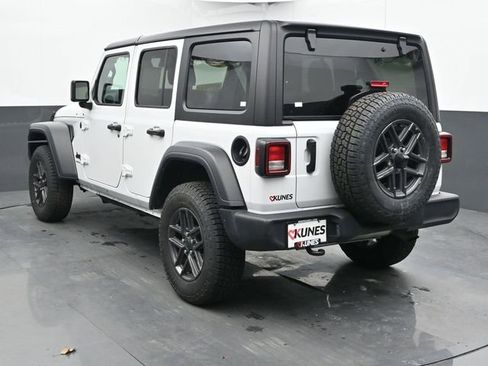 Used 2025 Jeep Wrangler Sport S image 8