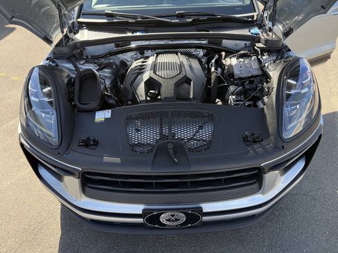 Used 2022 Porsche Macan AWD/4WD image 23