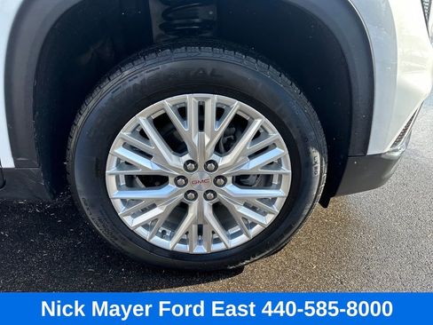 Used 2024 GMC Acadia Elevation image 9