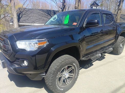 Used 2022 Toyota Tacoma SR5 AWD/4WD image 2