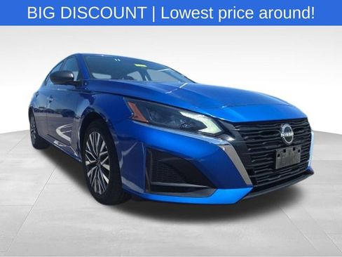 Used 2025 Nissan Altima 2.5 SV FWD image 1