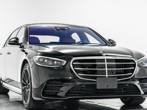 Used 2025 Mercedes-Benz S 580e 4MATIC Sedan image 3