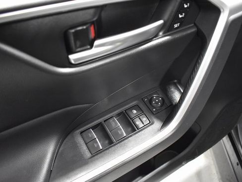 Used 2023 Toyota RAV4 XLE Premium image 15