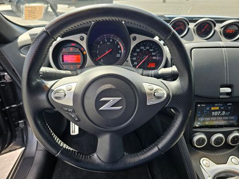 Used 2017 Nissan 370Z Coupe RWD image 19