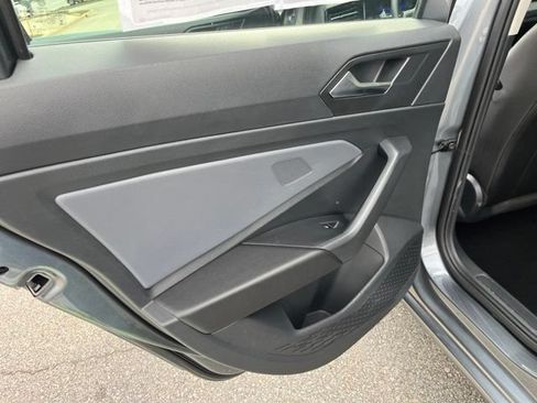 Used 2025 Volkswagen Jetta SE FWD image 11