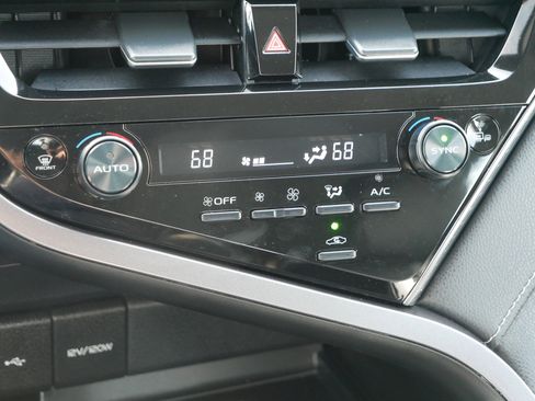 Used 2023 Toyota Camry SE FWD image 23
