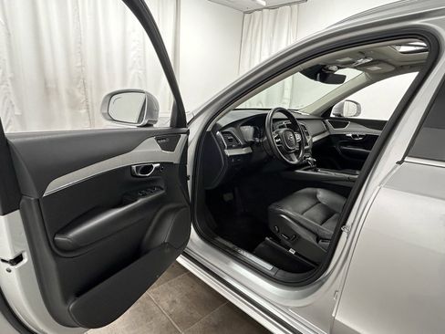 Used 2021 Volvo XC90 T5 Momentum w/ Climate Package image 24