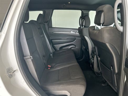 Used 2021 Jeep Grand Cherokee Laredo image 36