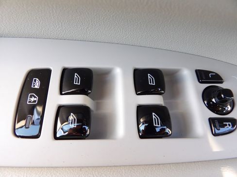 New 2026 Volvo XC90 T8 Ultra w/ Protection Package Premier AWD/4WD image 9