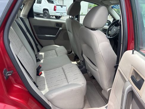 Used 2011 Ford Focus SE w/ 201A Rapid Spec Order Code FWD image 28