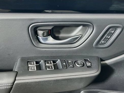 Used 2025 Honda Pilot EX-L image 18