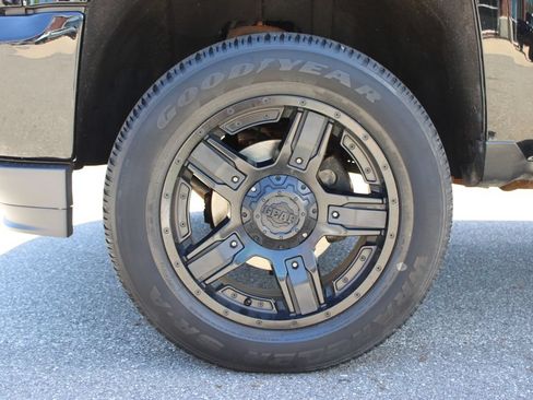 Used 2017 Chevrolet Silverado 1500 Custom w/ Custom Convenience Package AWD/4WD image 24