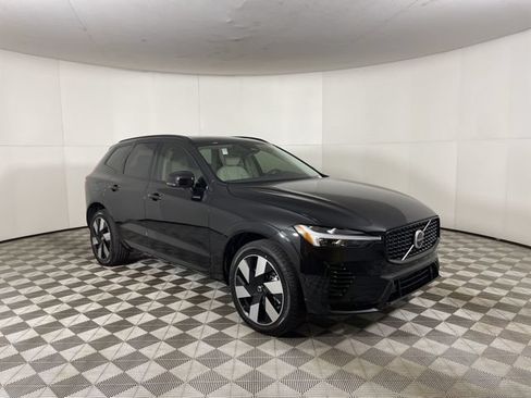 Certified 2025 Volvo XC60 T8 Plus w/ Protection Package Premier AWD/4WD image 15