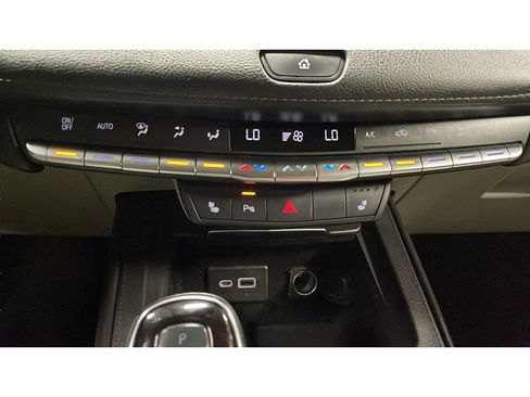Used 2022 Cadillac XT4 Luxury w/ Trailering Package AWD/4WD image 14