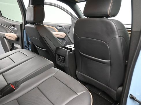 Used 2025 GMC Canyon Denali image 24