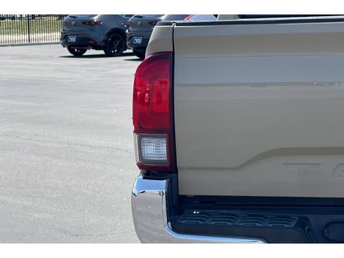 Used 2018 Toyota Tacoma SR5 RWD image 15