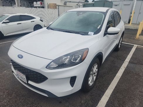 Used 2021 Ford Escape SE image 3