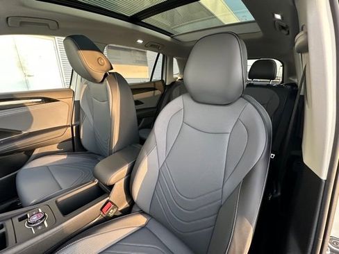 New 2026 Volkswagen Tiguan SE image 28