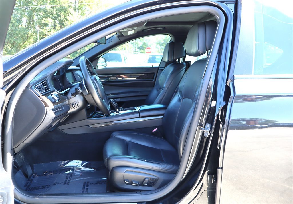 Used 2015 BMW 750Li RWD image 15