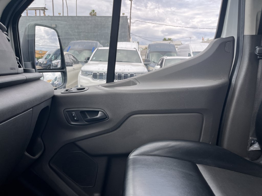 Used 2022 Ford E-Transit 148 High Roof Extended RWD image 17