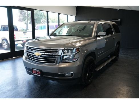 Used 2019 Chevrolet Suburban Premier w/ Premier Plus Edition AWD/4WD image 3