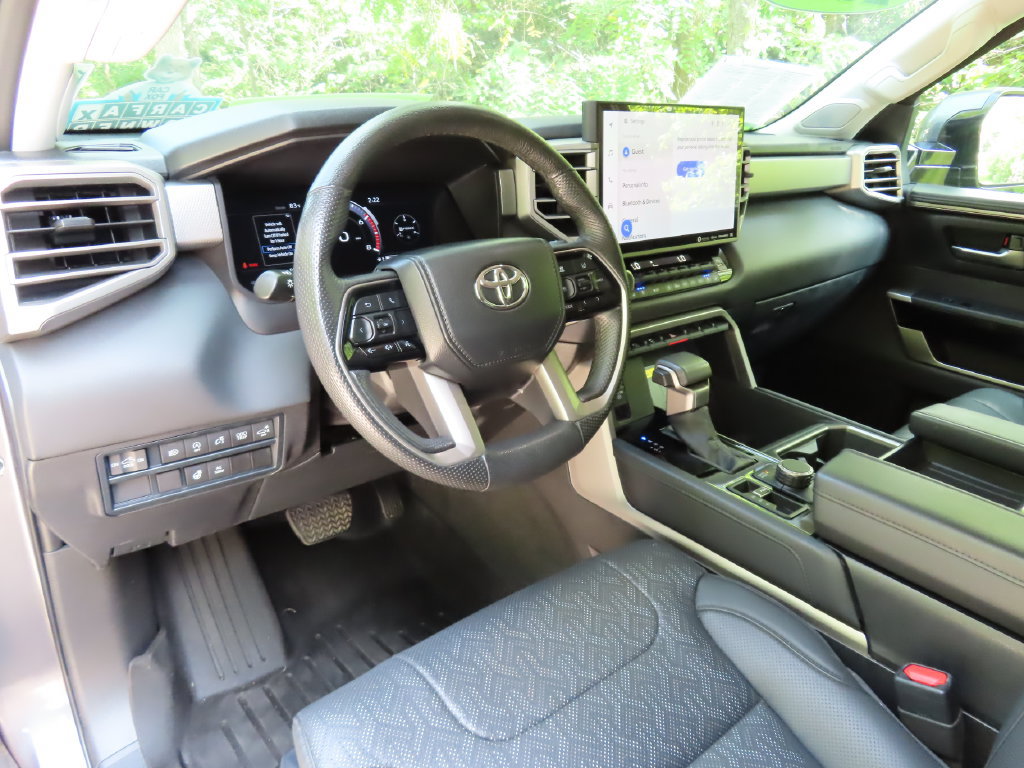 Used 2024 Toyota Tundra Limited AWD/4WD image 28